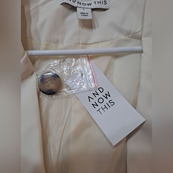 AND NOW THIS Women's Cream Notch-Collar Long-Sleeve Oversized Blazer NWT… - Picture 5 of 6